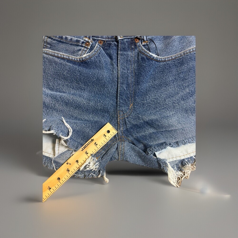 Women’s Size 26 Vintage Levi Cutoffs. Crisp, Clean. The Perfect Denim Shorts. - Picture 9 of 11